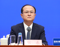 鄢东副部长出席国新办发布会介绍2025年商务工作及运行情况